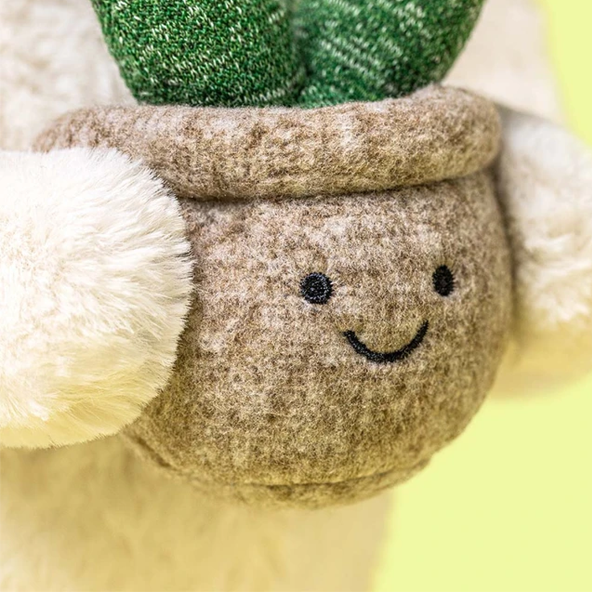 Cream Bunny mit Pflanze | JELLYCAT
