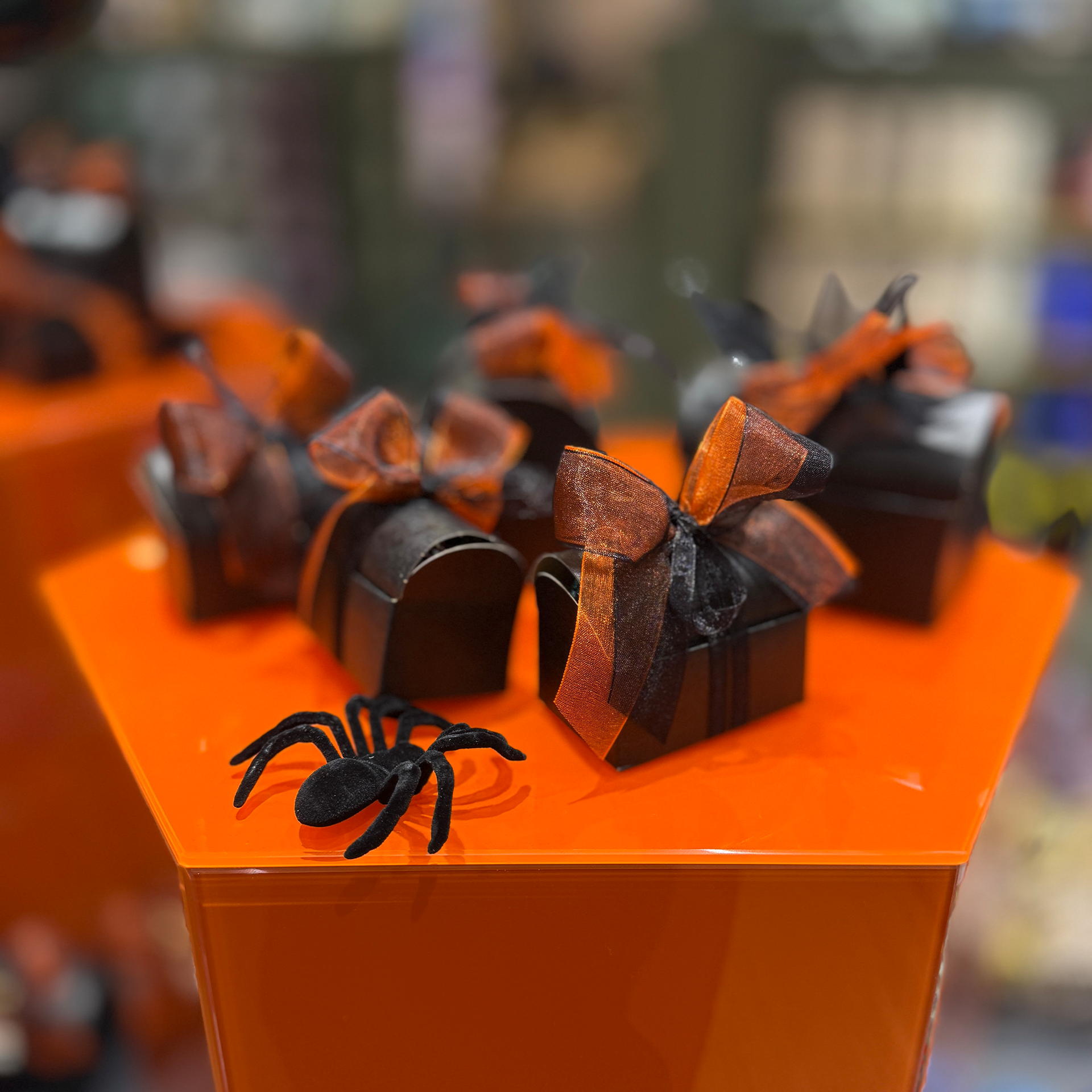 KKNEKKI 10er-Mystery-Box „Halloween Edition“