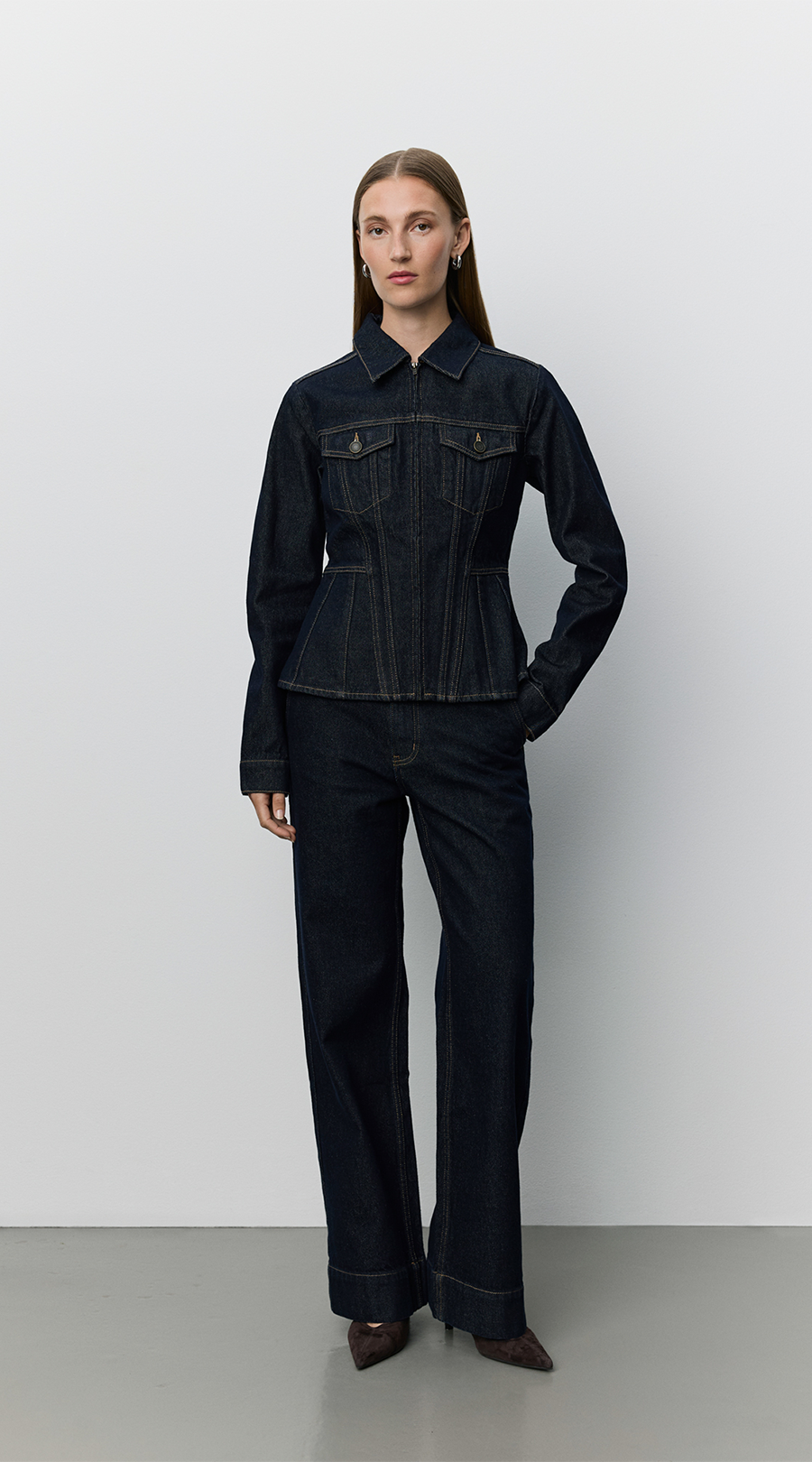Denim-Jacke, Denim-Top, dunkler Wash, taillierte Taille, doppelte Taschen