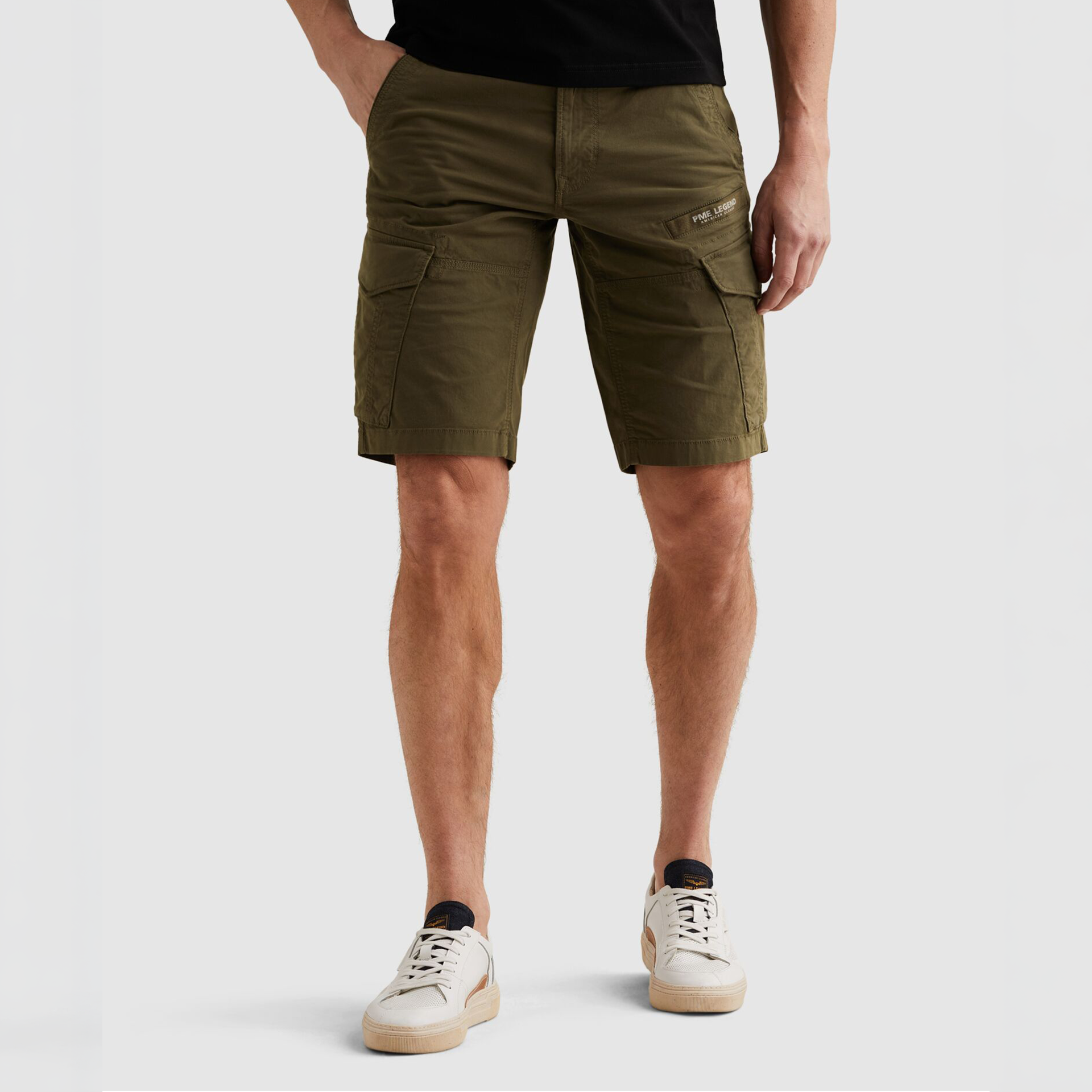 Herrenshorts, Cargo-Shorts, Khaki, Kniekappenschlitz?, Patches?