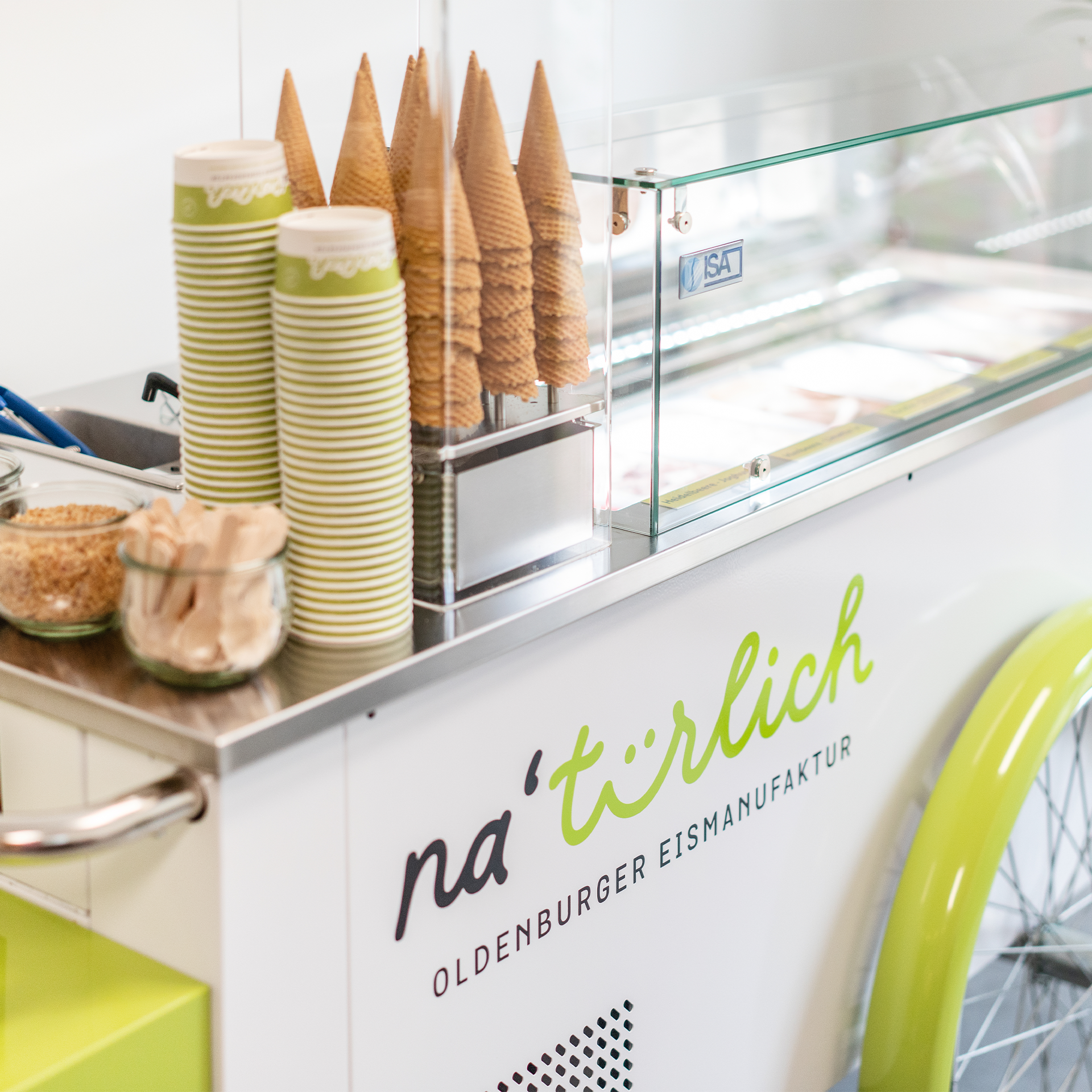 Eiswaffeln, Eisbecher, Eisschalen, Eistheke, Waffeln