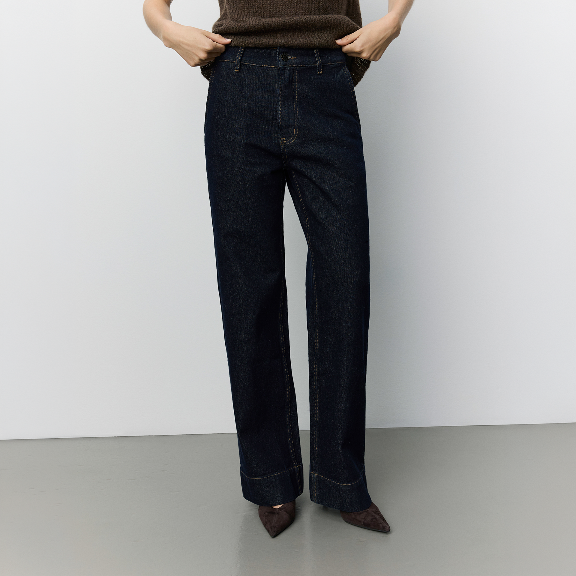 jeans, weite Passform, dunkle Waschung, hoher Bund, Denim-Hose