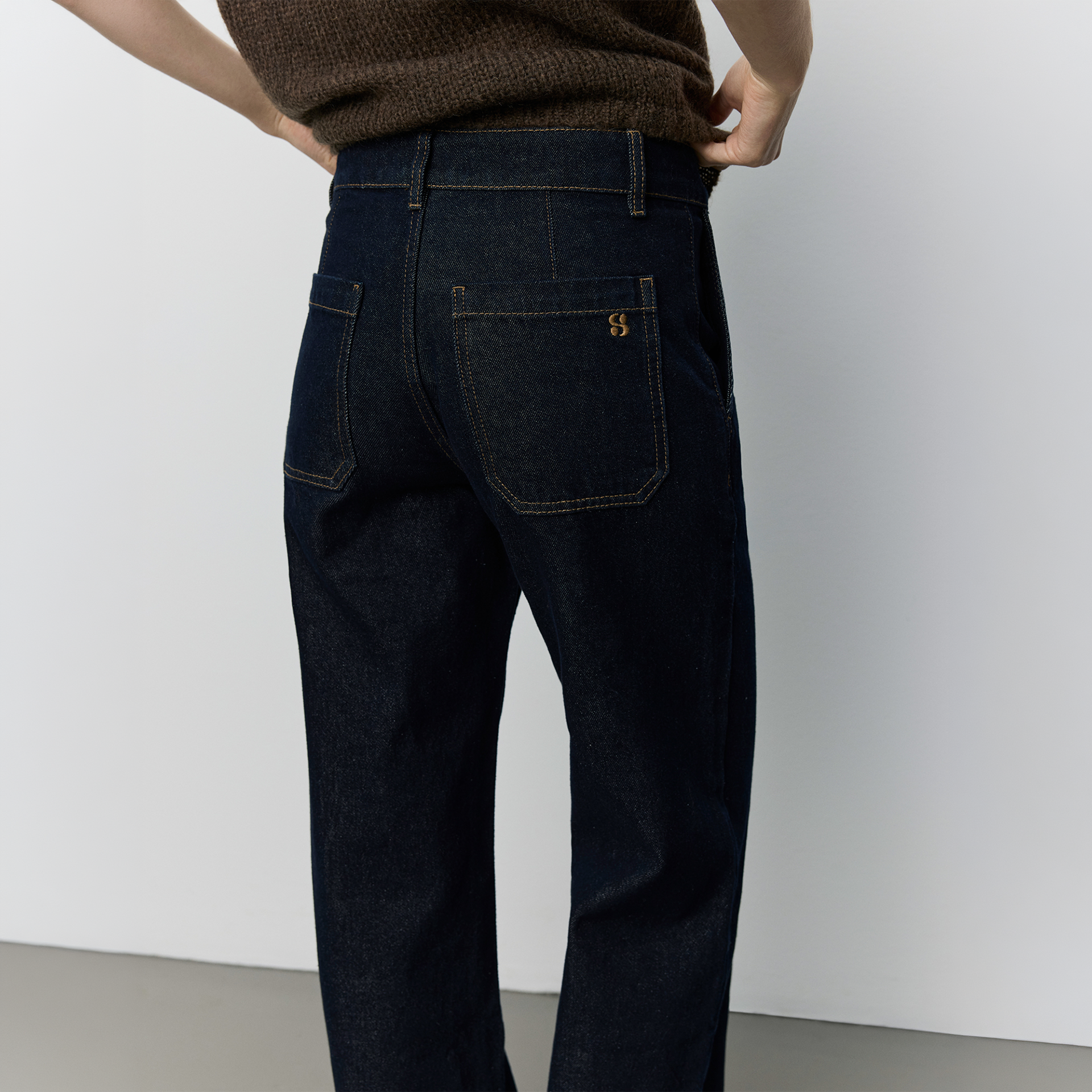 Jeans, Dunkelblau Denim, Hinteren Tasche, Rückansicht, dunkle Waschung