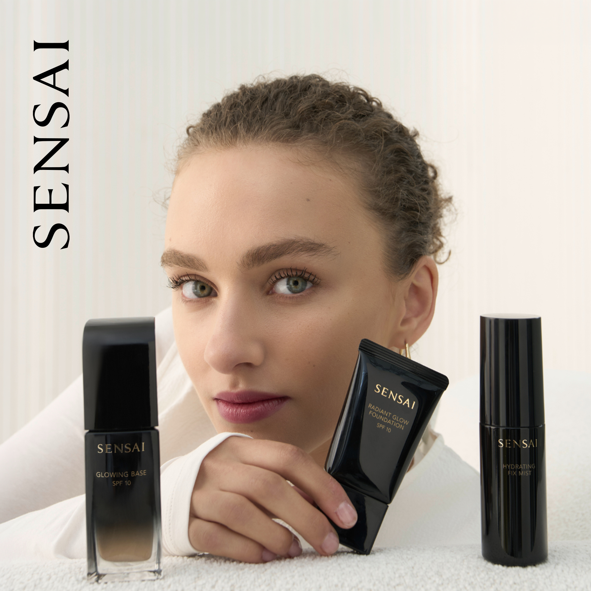 Make-up, Foundation, Puder, Sonnenschutz SPF10, Flüssige Foundation