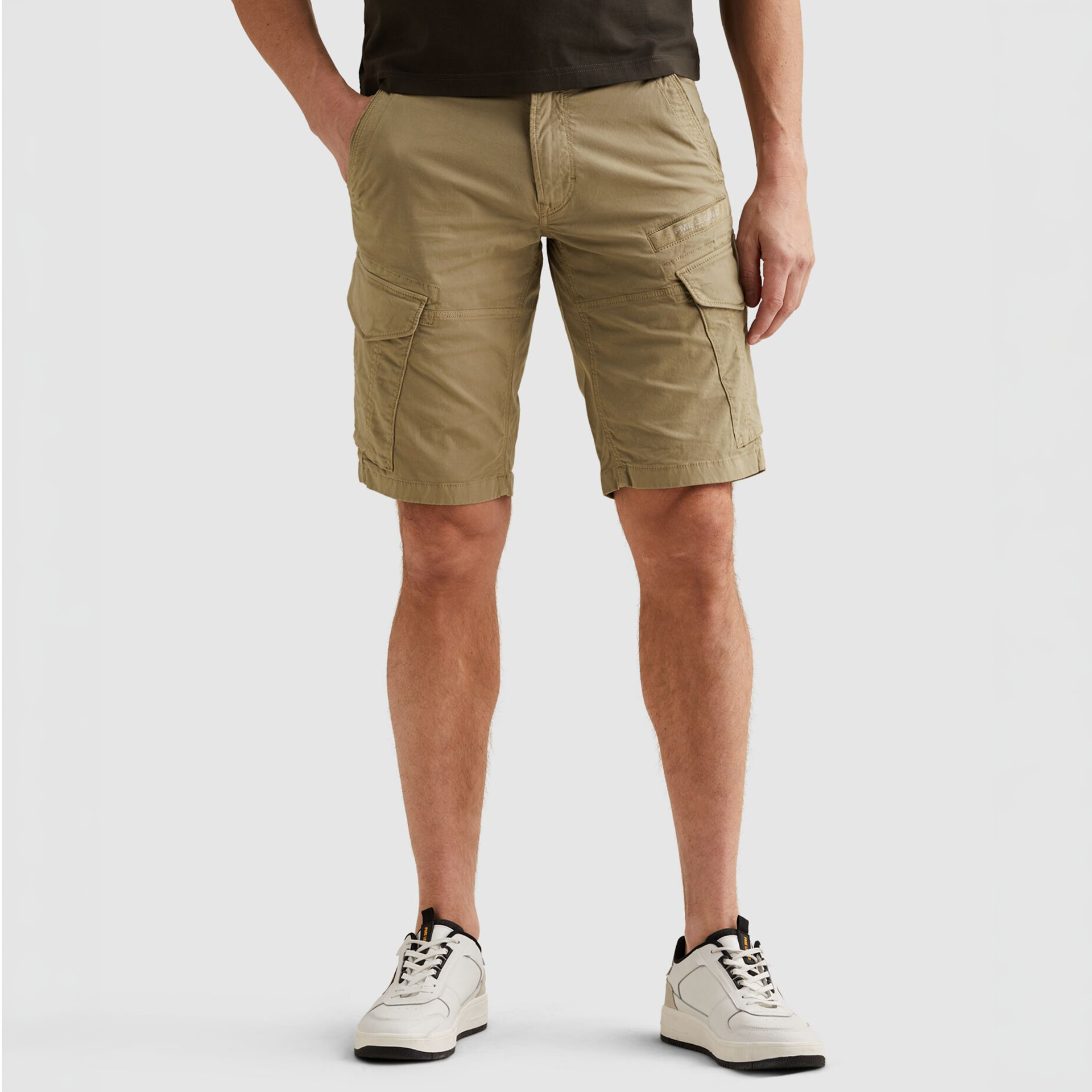 Cargo shorts, Khaki, Cargo pockets, Knee-length, Casual shorts