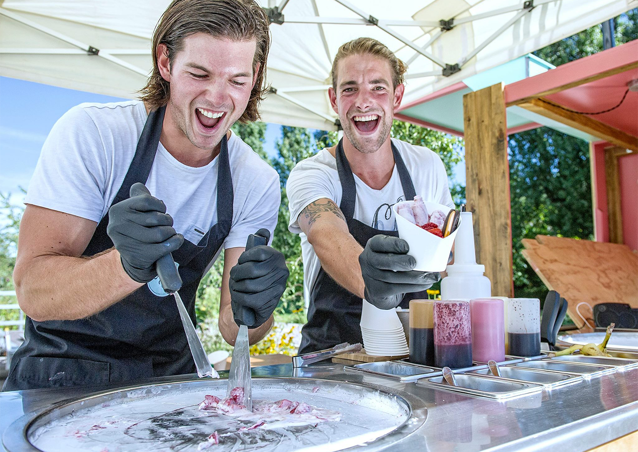 Looping Good Ice Rolls im Lichthof