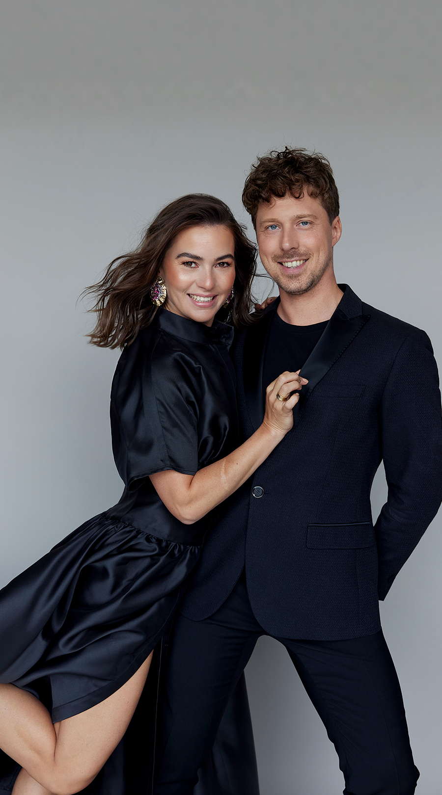 Abendkleid, Damenkleid, Schwarz, Satin, Anzug, Kleid, Schmuckohrringe, Damenkleid, Herrenanzug, Paaroutfit