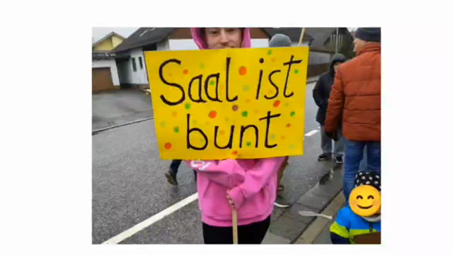 Ein Video was du vielen Schilder zeigt, die auf der Demo zu finden waren.